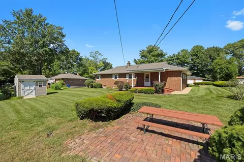 Exterior - 112 Crest Haven Dr, Belleville, IL 62221 photo 8 of 8