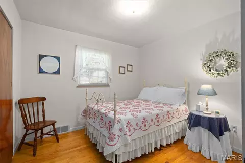 Bedroom - 112 Crest Haven Dr, Belleville, IL 62221 photo 1 of 6