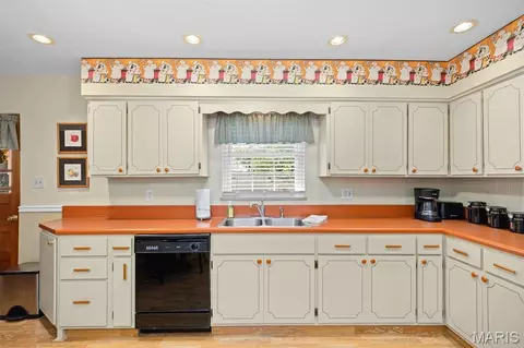 Kitchen - 112 Crest Haven Dr, Belleville, IL 62221 photo 1 of 4