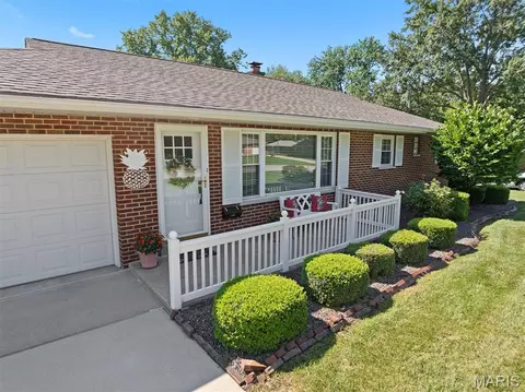 Exterior - 112 Crest Haven Dr, Belleville, IL 62221 photo 4 of 8