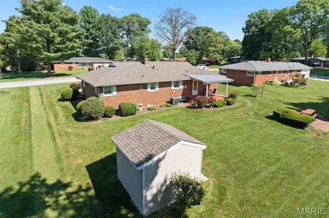 Exterior - 112 Crest Haven Dr, Belleville, IL 62221 photo 6 of 8