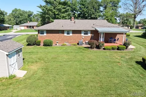 Exterior - 112 Crest Haven Dr, Belleville, IL 62221 photo 5 of 8