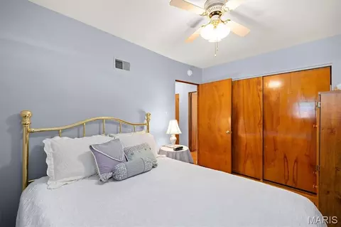 Bedroom - 112 Crest Haven Dr, Belleville, IL 62221 photo 4 of 6