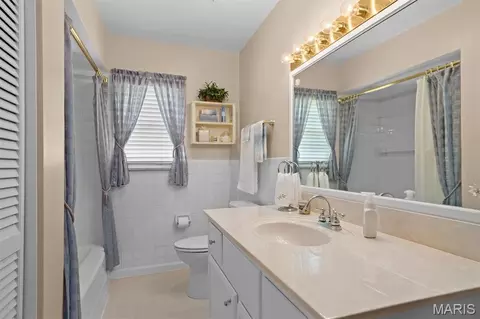 Bath - 112 Crest Haven Dr, Belleville, IL 62221 photo 1 of 2