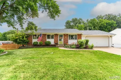 3731 Calef Dr, Saint Louis, MO 63125