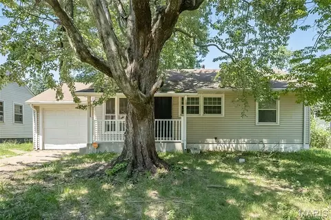 207 Midlothian Rd, Saint Louis, MO 63137