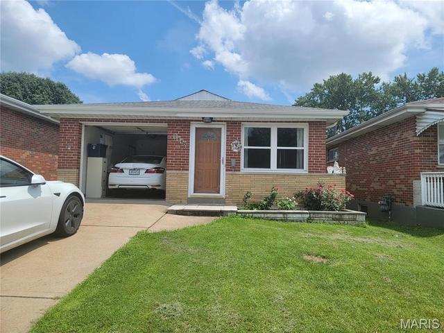 7448 Morganford Rd, Saint Louis, MO 63116