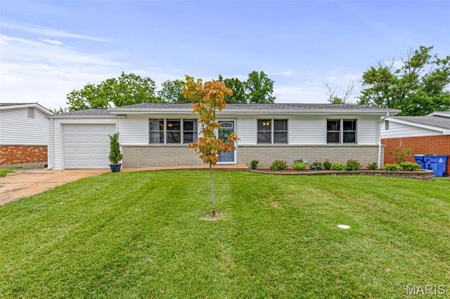 3064 Sedan Dr, Saint Louis, MO 63125