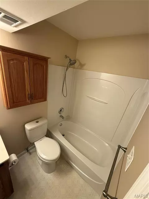 Bath - 1610 Forest Springs Ln #C, Ballwin, MO 63021 photo 2 of 3