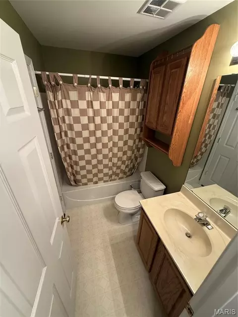 Bath - 1610 Forest Springs Ln #C, Ballwin, MO 63021 photo 1 of 3