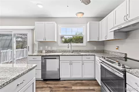 Kitchen - 7290 Picasso Dr, O'fallon, MO 63368 photo 4 of 4