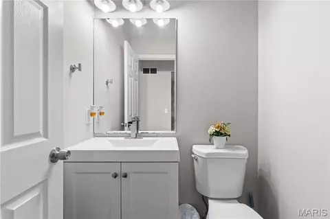 Bath - 7290 Picasso Dr, O'fallon, MO 63368 photo 2 of 4