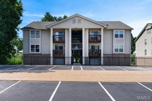 2542 Creve Coeur Mill Rd #1, Maryland Heights, MO 63043