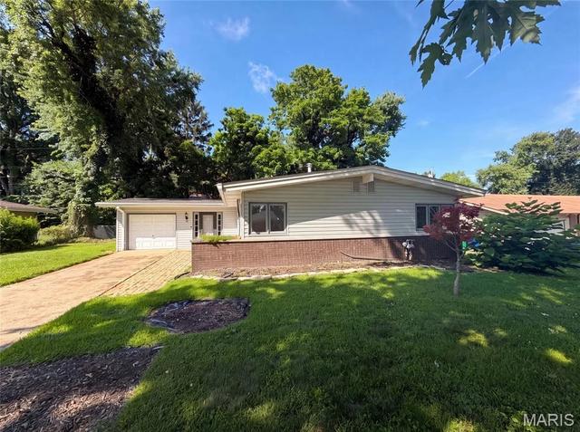 30 Graeler Dr, Saint Louis, MO 63146