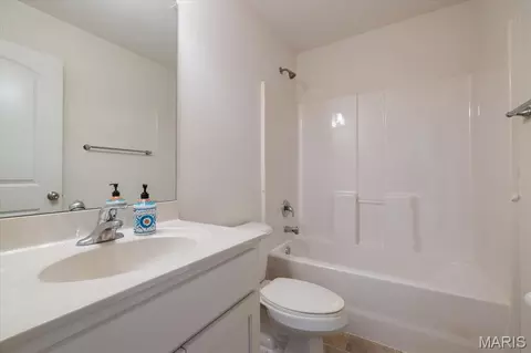 Bath - 117 Falcons Crest Dr, Wright City, MO 63390 photo 1 of 2