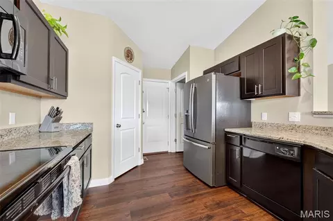 Kitchen - 527 Falcons Flight, Wright City, MO 63390 photo 1 of 2