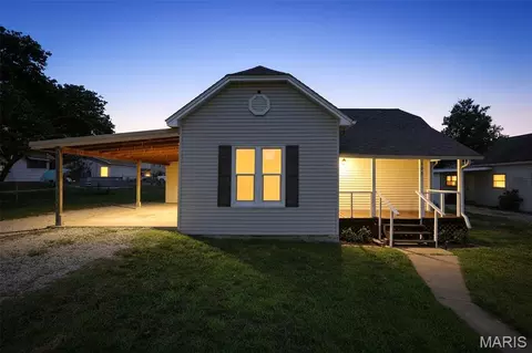 108 N White Oak St, Desloge, MO 63601