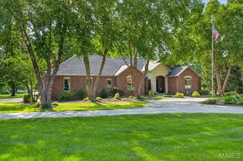520 Schlueter Germaine Rd, Belleville, IL 62220