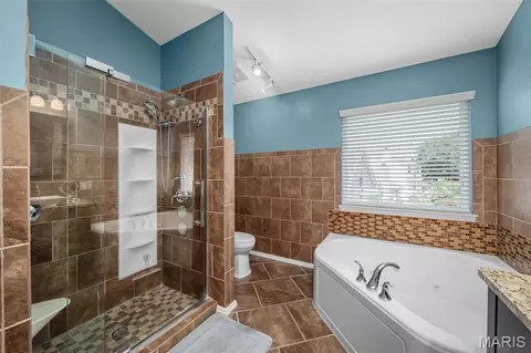Bath - 103 Mackintosh Ln, O'fallon, MO 63368 photo 2 of 8