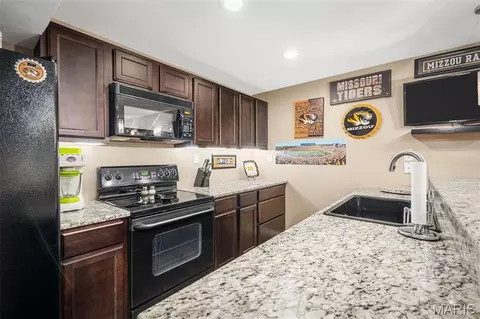 Kitchen - 103 Mackintosh Ln, O'fallon, MO 63368 photo 5 of 5