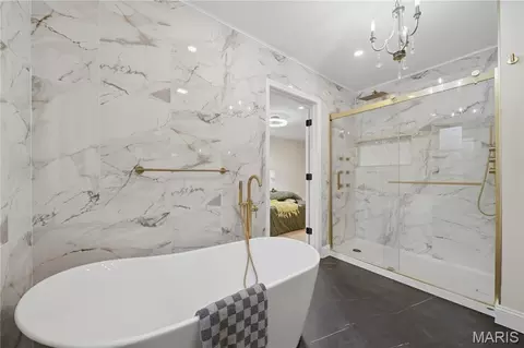 Bath - 1716 Pottery Rd, Washington, MO 63090 photo 2 of 5