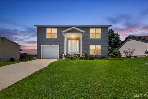 2245 Pinta Dr, Warrenton, MO 63383