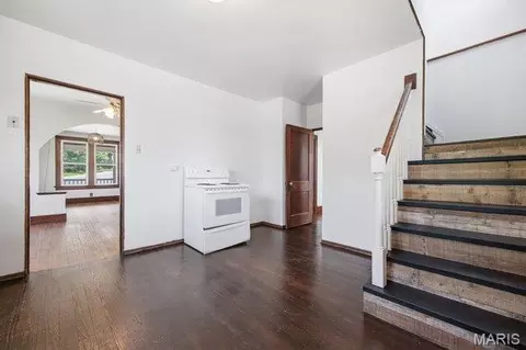 Entry Way - 301 Macarthur St, Washington, MO 63090 photo 6 of 7