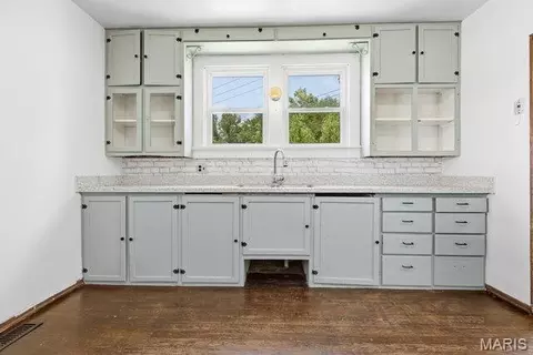 Kitchen - 301 Macarthur St, Washington, MO 63090 photo 1 of 1