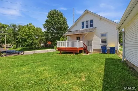 Exterior - 301 Macarthur St, Washington, MO 63090 photo 4 of 7