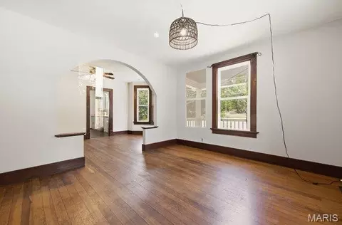 Living - 301 Macarthur St, Washington, MO 63090 photo 2 of 6