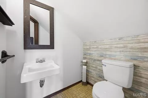 Bath - 301 Macarthur St, Washington, MO 63090 photo 1 of 3