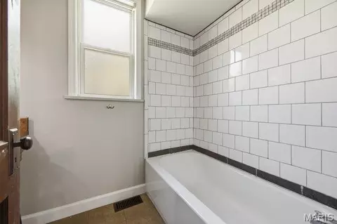 Bath - 301 Macarthur St, Washington, MO 63090 photo 2 of 3