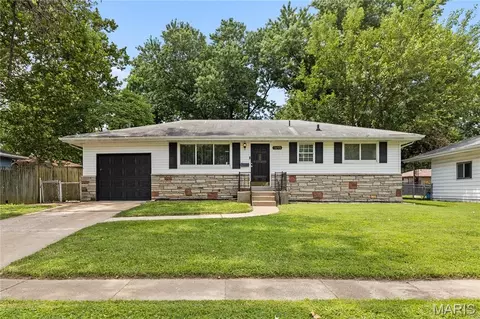 1695 Marshall Ct, Florissant, MO 63031