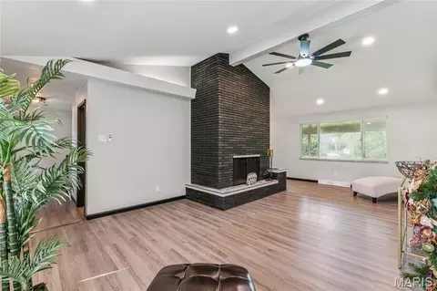 Living - 225 Day Dr, Ferguson, MO 63135 photo 2 of 5