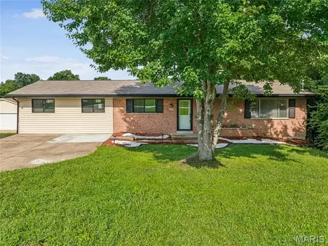 Exterior - 225 Day Dr, Ferguson, MO 63135 photo 2 of 6