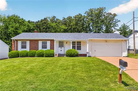 5421 Valleyside Ln, Saint Louis, MO 63128
