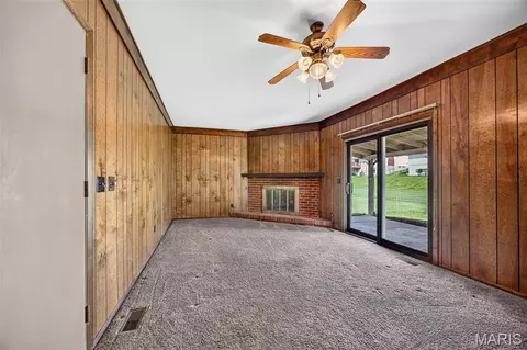 Living - 4116 Bridge Hampton Dr, Saint Charles, MO 63304 photo 6 of 8