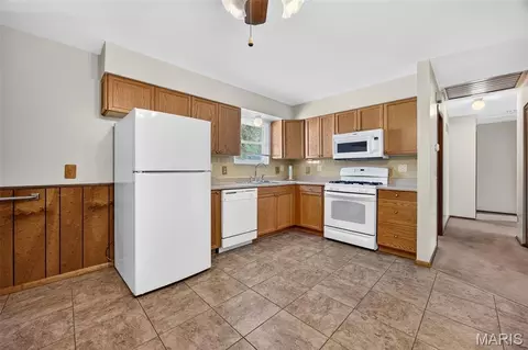 Kitchen - 4116 Bridge Hampton Dr, Saint Charles, MO 63304 photo 2 of 3