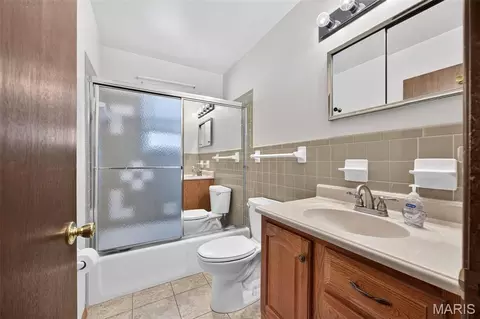 Bath - 4116 Bridge Hampton Dr, Saint Charles, MO 63304 photo 1 of 3