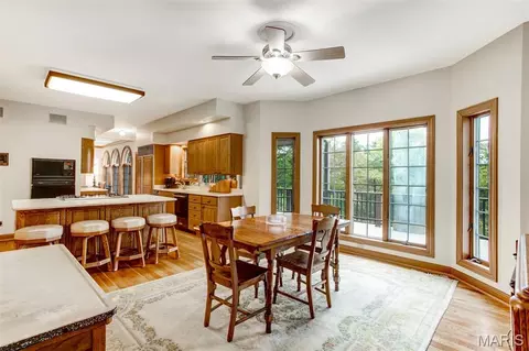 Dining - 1075 Eureka Rd, Eureka, MO 63025 photo 3 of 4