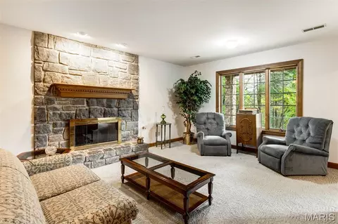 Living - 1075 Eureka Rd, Eureka, MO 63025 photo 5 of 6