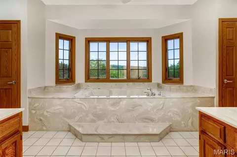Bath - 1075 Eureka Rd, Eureka, MO 63025 photo 4 of 7