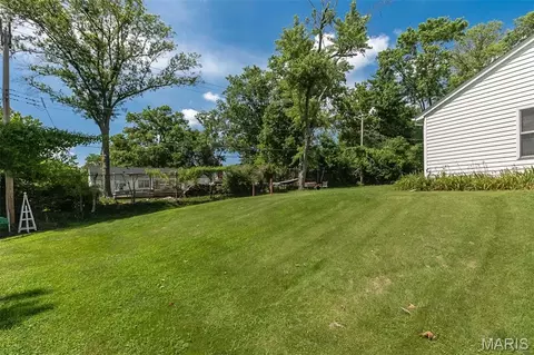 Exterior - 918 Crestland Dr, Ballwin, MO 63011 photo 4 of 6