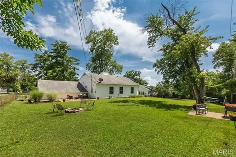Exterior - 918 Crestland Dr, Ballwin, MO 63011 photo 6 of 6
