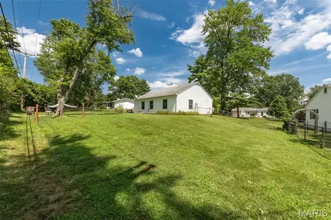 Exterior - 918 Crestland Dr, Ballwin, MO 63011 photo 5 of 6