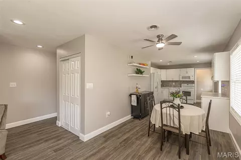 Entry Way - 918 Crestland Dr, Ballwin, MO 63011 photo 1 of 1