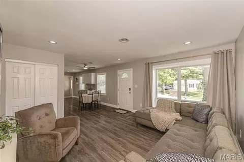 Living - 918 Crestland Dr, Ballwin, MO 63011 photo 1 of 2