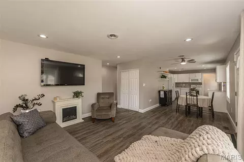 Other - 918 Crestland Dr, Ballwin, MO 63011 photo 2 of 6