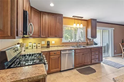Kitchen - 559 Goldwood Dr, Ballwin, MO 63021 photo 2 of 2