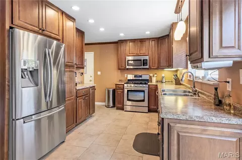 Kitchen - 559 Goldwood Dr, Ballwin, MO 63021 photo 1 of 2